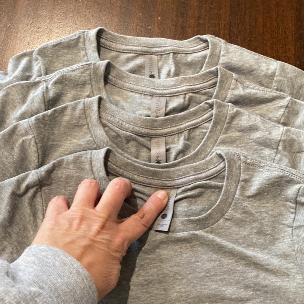 E847-889) Set of 4-Women's Sz. XS Grey Fitted Tee NWOT Blank for logo